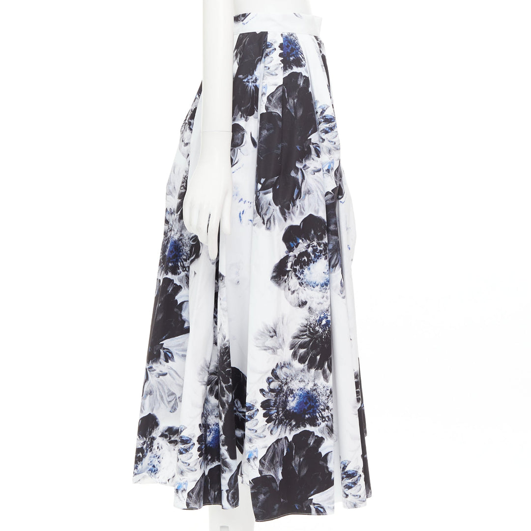 ALEXANDER MCQUEEN 2023 Chiaroscuro blue white floral print midi skirt IT38 XS