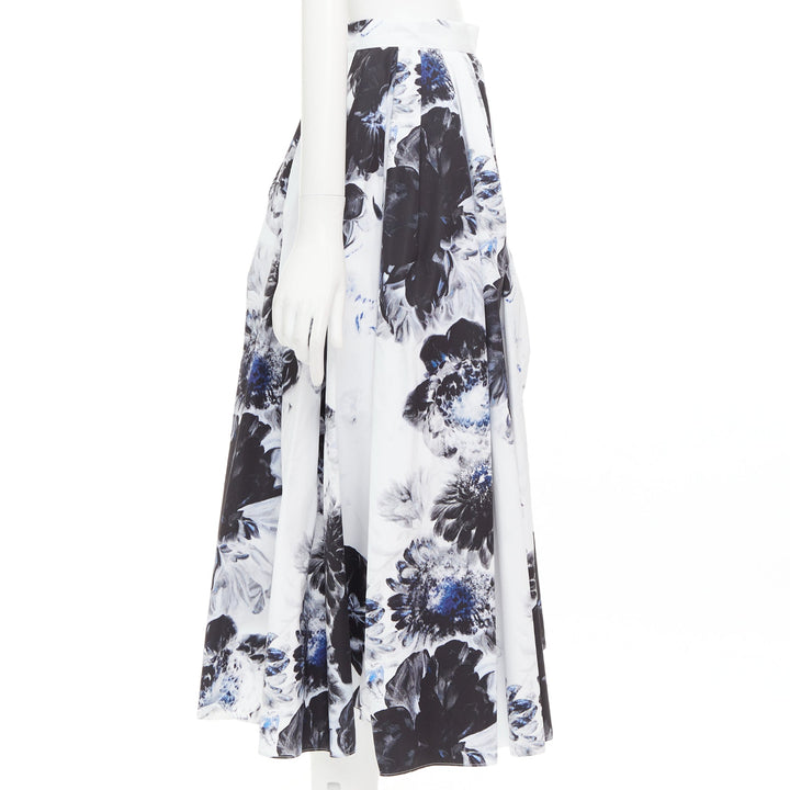 ALEXANDER MCQUEEN 2023 Chiaroscuro blue white floral print midi skirt IT38 XS