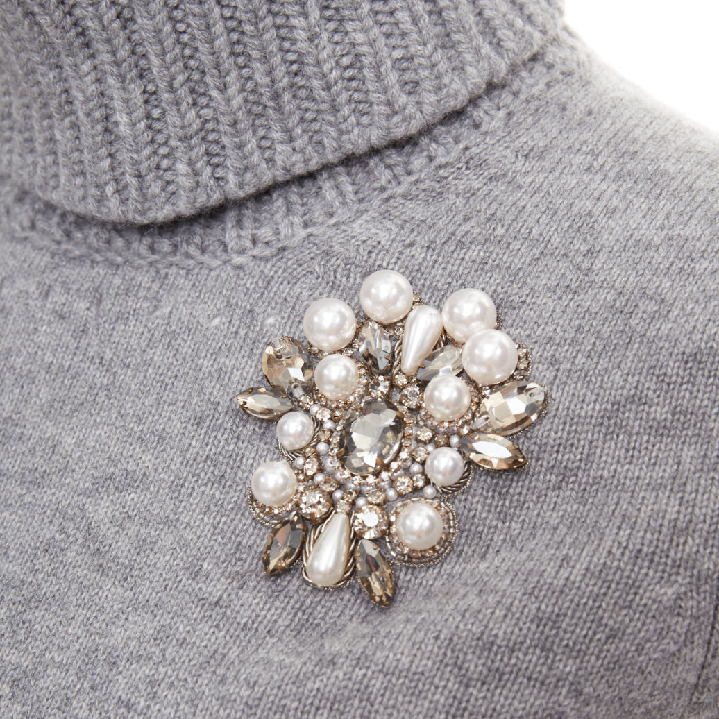 ALEXANDER MCQUEEN 2020 100% cashmere greypearl clear crystal brooch sweater  S