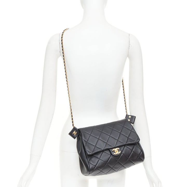 CHANEL 2019 Runway black lambskin diamond quilted gold single side crossbody bag