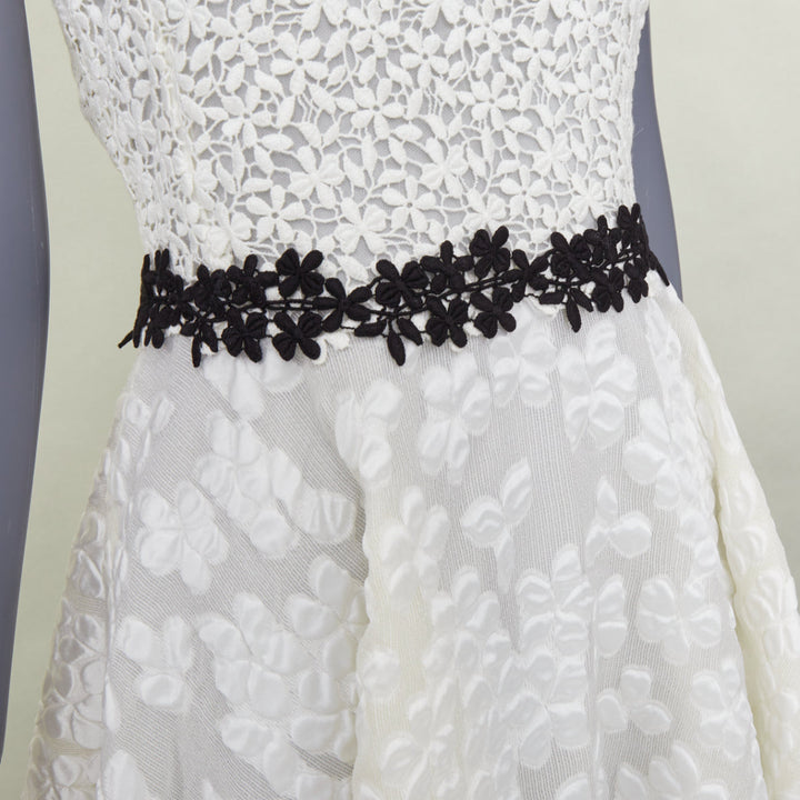 GIAMBATTISTA VALLI ivory floral cloque lace body sleeveless bridal dress IT40 S