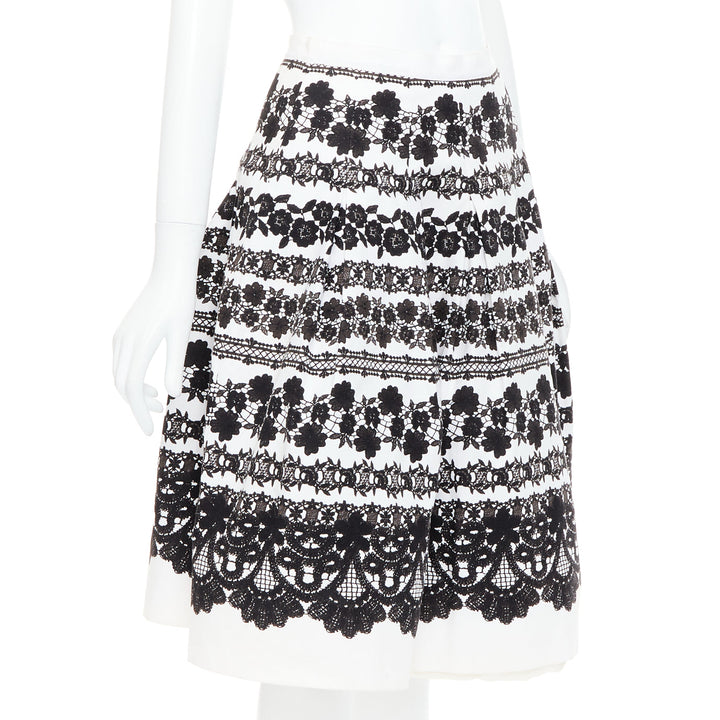 OSCAR DE LA RENTA 2014 white black floral lace print flared full skirt US0 XS