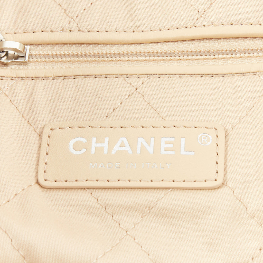 CHANEL 2022 Runway 22 Medium white quilted shiny calfskin silver hobo bag
