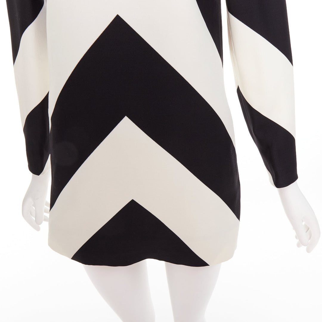 VALENTINO 2023 Strhype Crepe Couture cream black wool chevron dress IT36 XXS