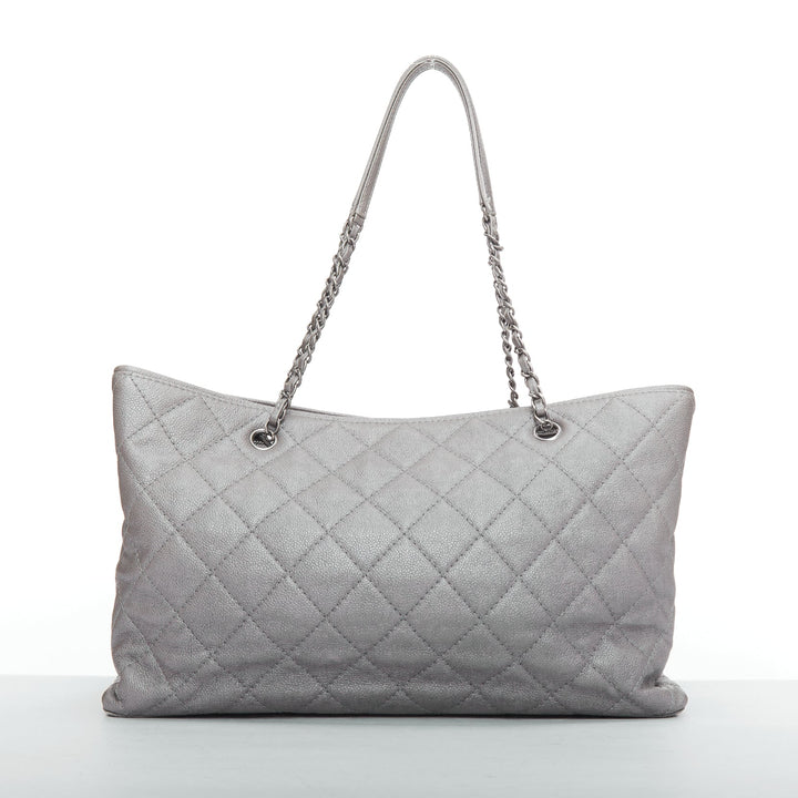 CHANEL Be Caviar grey CC logo quilted pebble leather chain tote bag