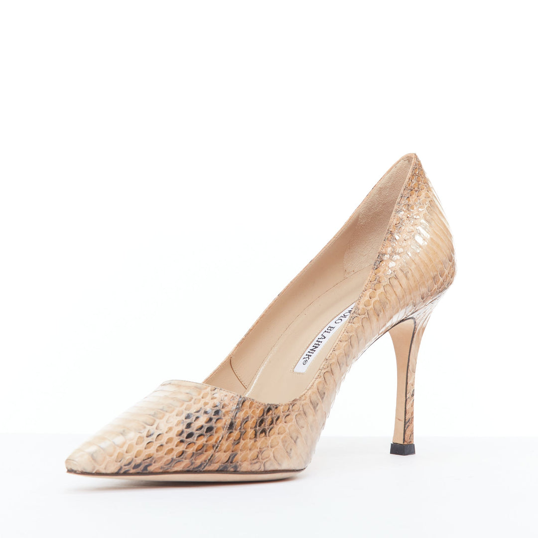 MANOLO BLAHNIK nude coated scaled leather slim heel pumps EU39