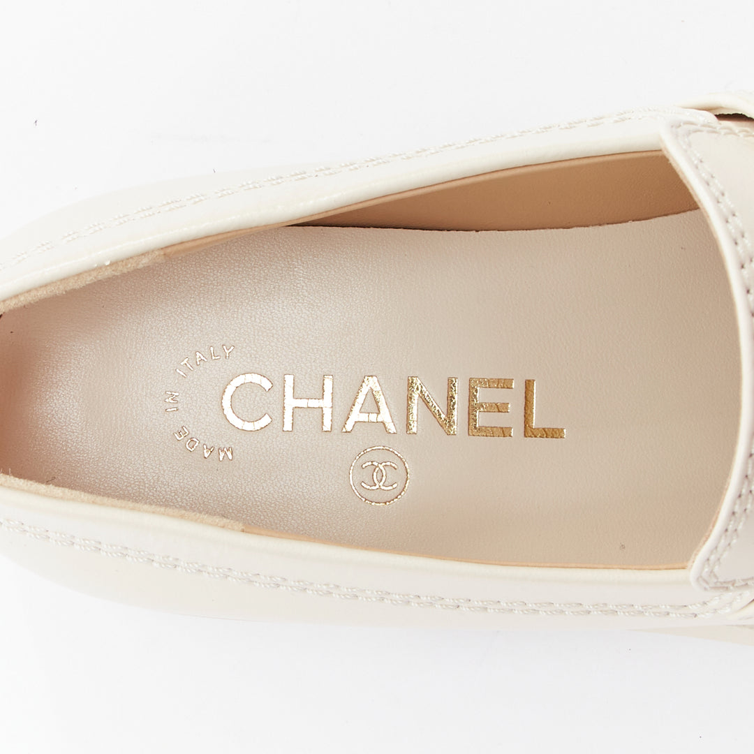 CHANEL 22C ivory CC heart flower charm chain leather loafers EU37