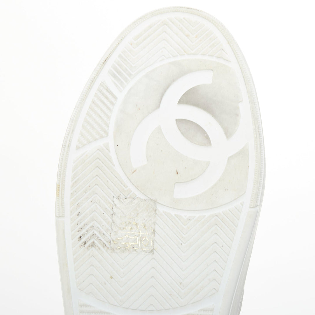CHANEL 2023 white calfskin perforated CC logo lowtop trainer court sneakers EU38