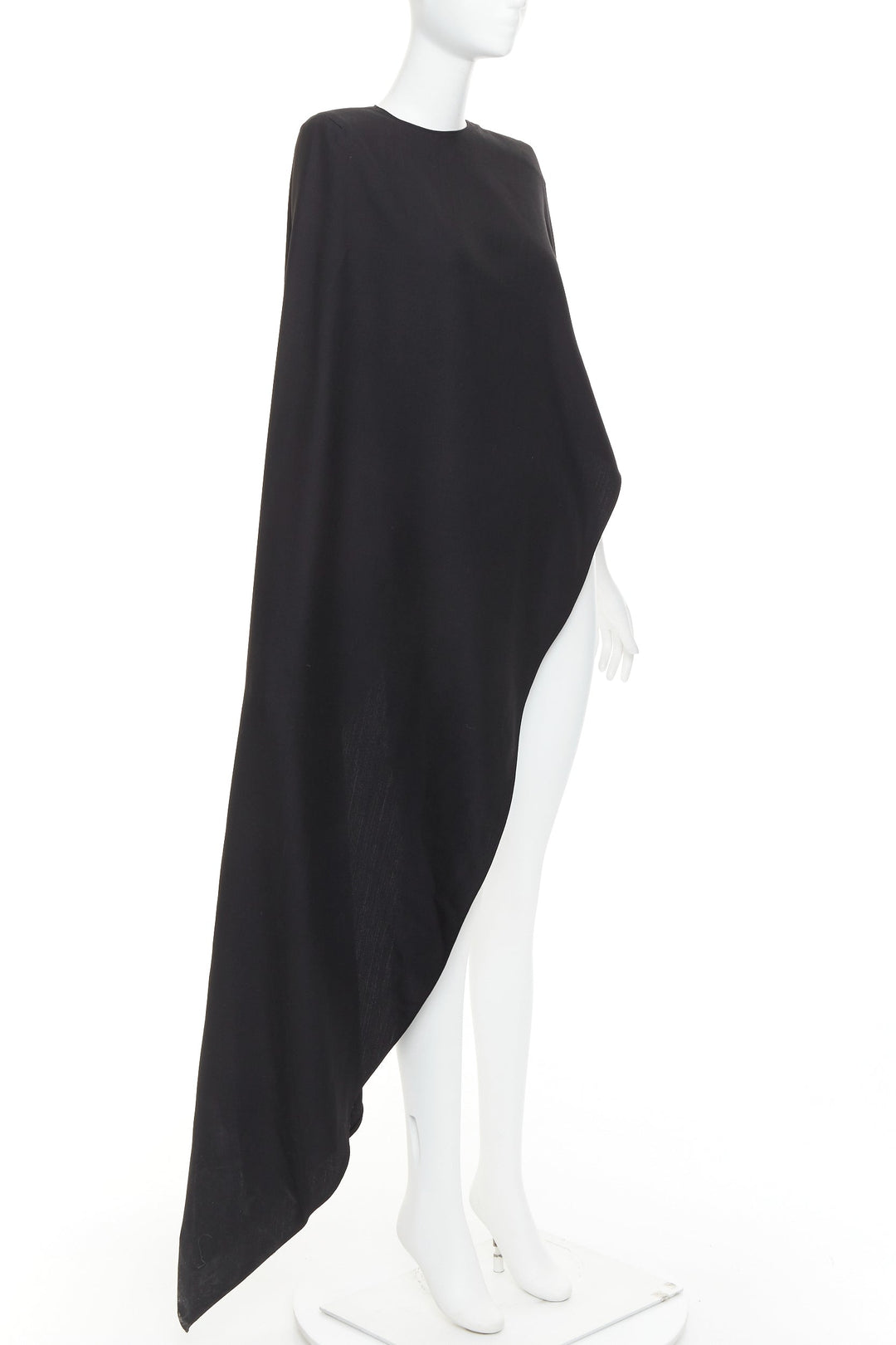 ALEXANDRE VAUTHIER COUTURE AW2023 Runway black power asymmetric drape top