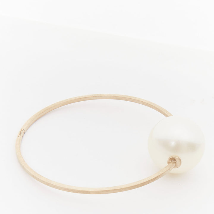 CHANEL 14S Runway Orbital large XL pearl CC logo gold metal bangle M