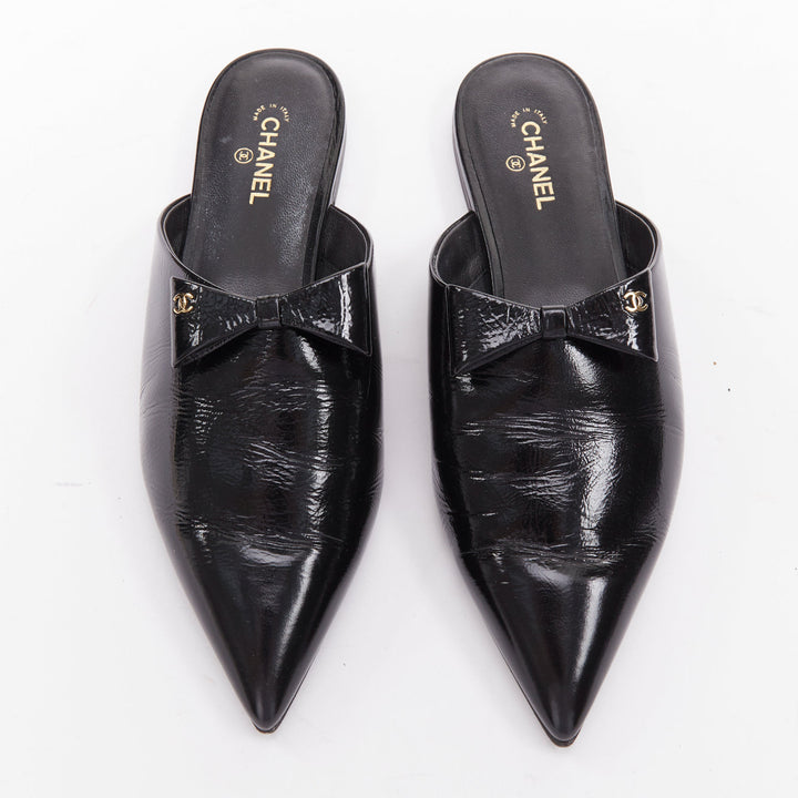 CHANEL 25P black patent leather silver CC logo bow pointy mule slippers EU37.5