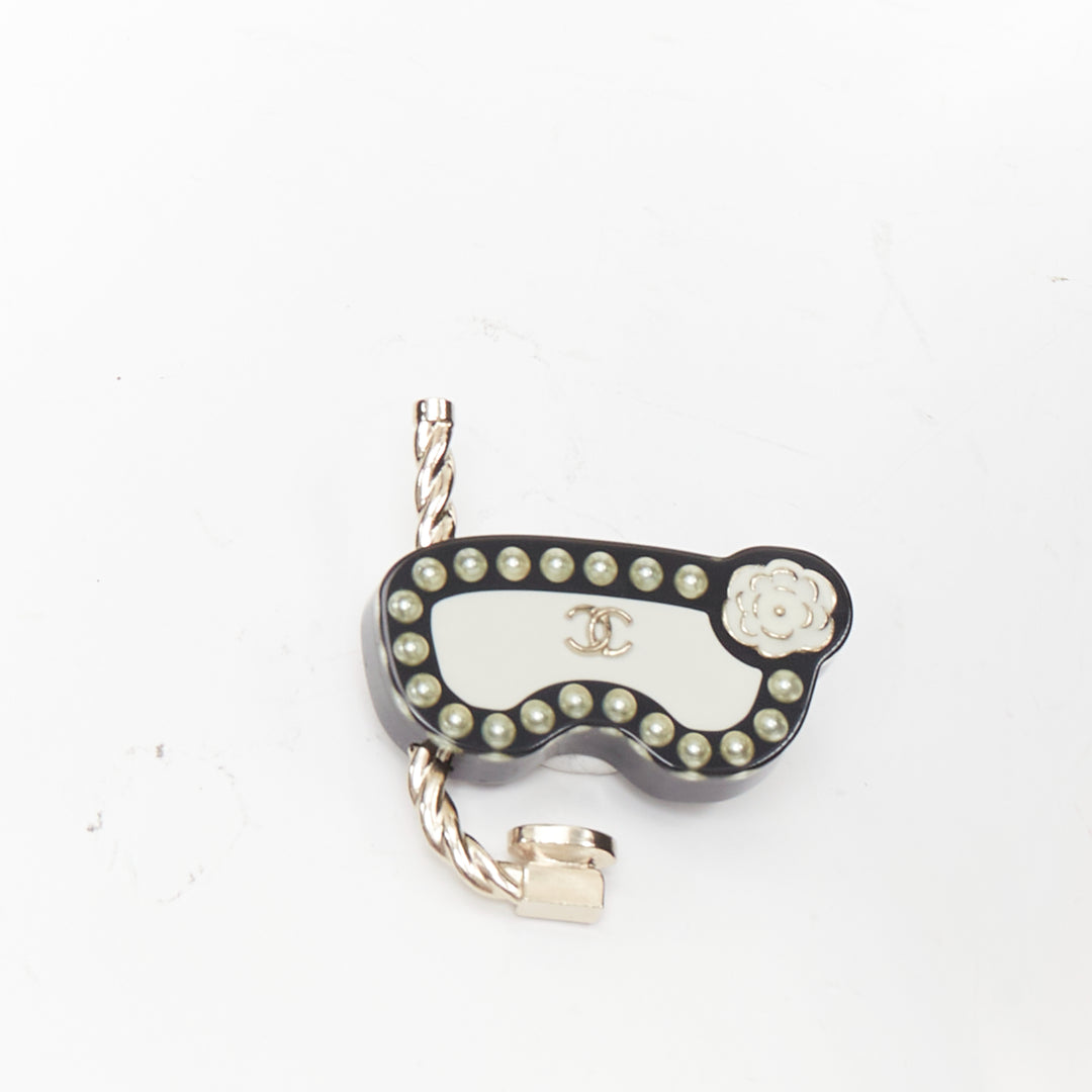CHANEL D19S Resin Pearl Scuba Snorkeling CC black white CC acrylic pin brooch