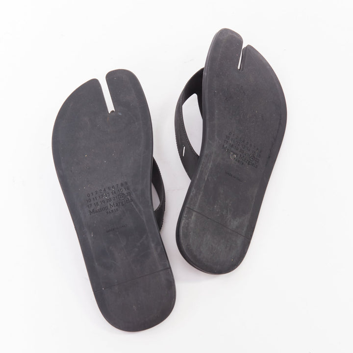 MAISON MARGIELA  2022 Tabi black split toe flip flops thong sandals trompe EU36