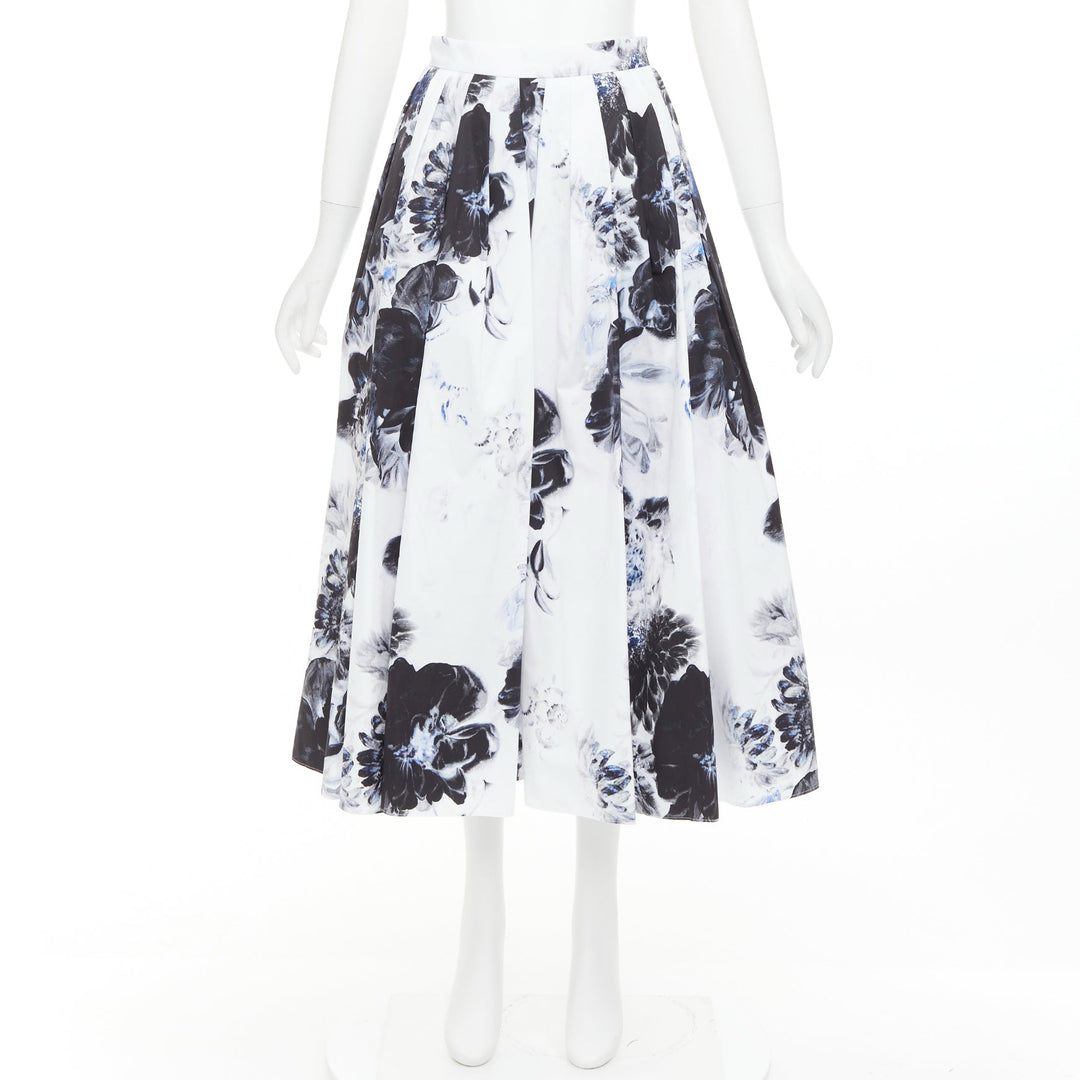 ALEXANDER MCQUEEN 2023 Chiaroscuro blue white floral print midi skirt IT38 XS