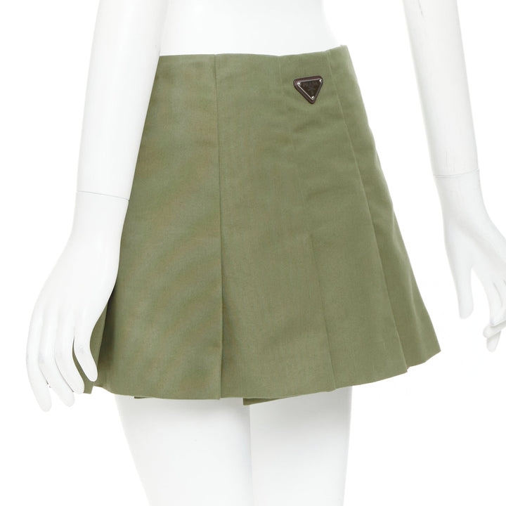 PRADA 2023 khaki green nylon canvas triangle logo plate pleat mini skirt IT38 XS