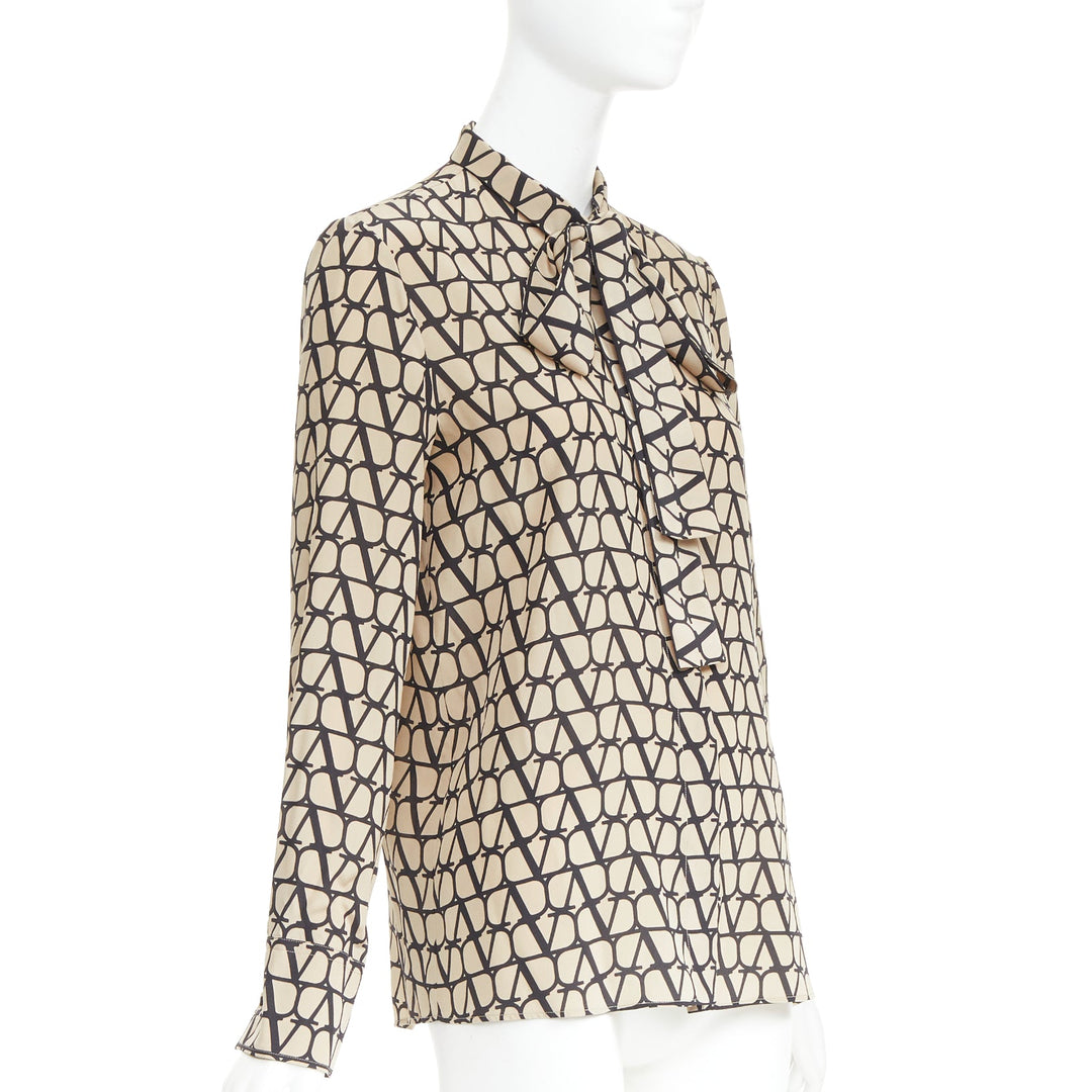 VALENTINO Iconographe Toile crepe de chine silk print tie blouse IT38 XS
