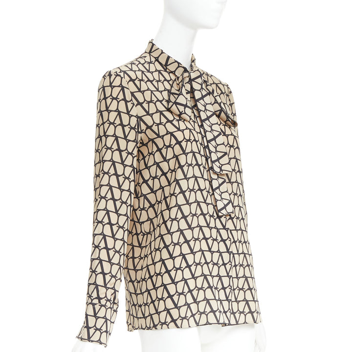 VALENTINO Iconographe Toile crepe de chine silk print tie blouse IT38 XS