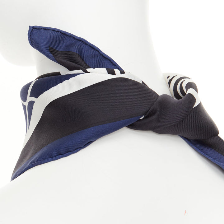 HERMES Limited Edition Robe du Soir Hong Kong 40 Silk navy black square scarf