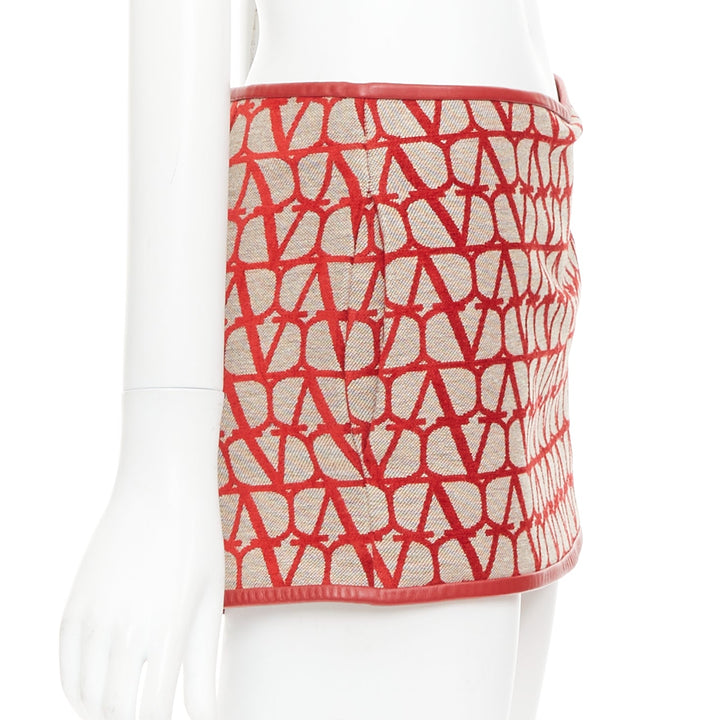 VALENTINO Toile Iconographe red beige logo leather trim mini skort IT38 XS
