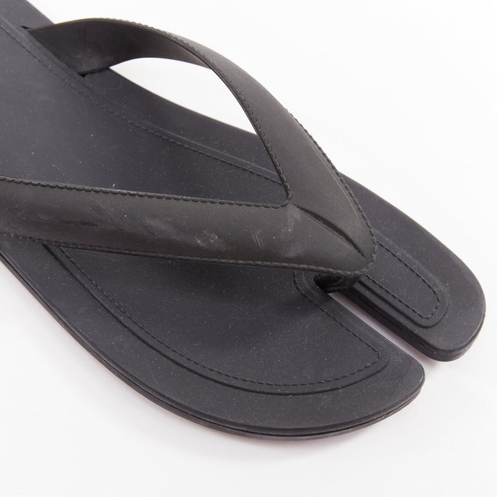 MAISON MARGIELA  2022 Tabi black split toe flip flops thong sandals trompe EU36