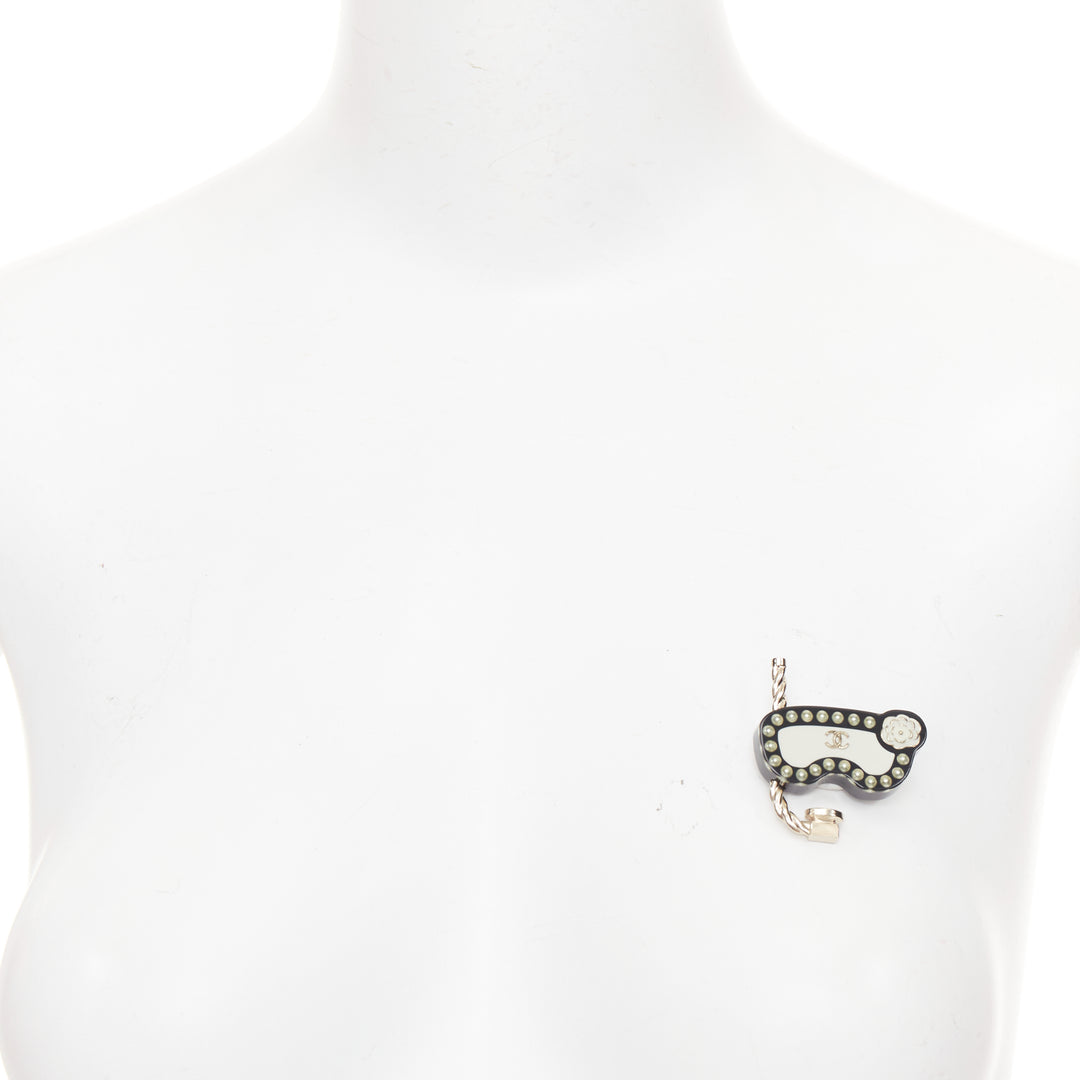 CHANEL D19S Resin Pearl Scuba Snorkeling CC black white CC acrylic pin brooch