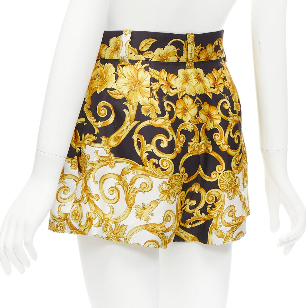 VERSACE 2018 Tribute 100% silk Barocco Hibiscus print high waist shorts IT38 XS