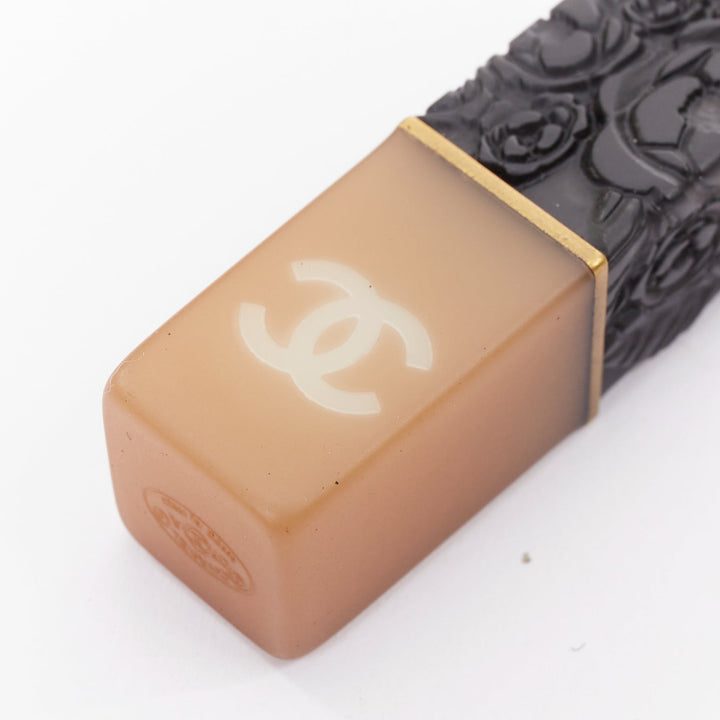 CHANEL 07A Camellia Lipstick CC logo nude black gold resin purse hook