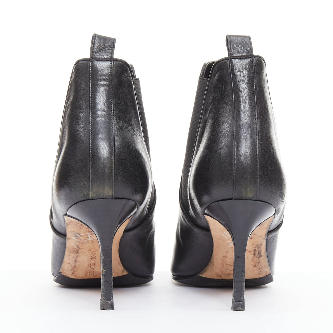 MANOLO BLAHNIK black leather pointy toe ankle boot heels EU39.5