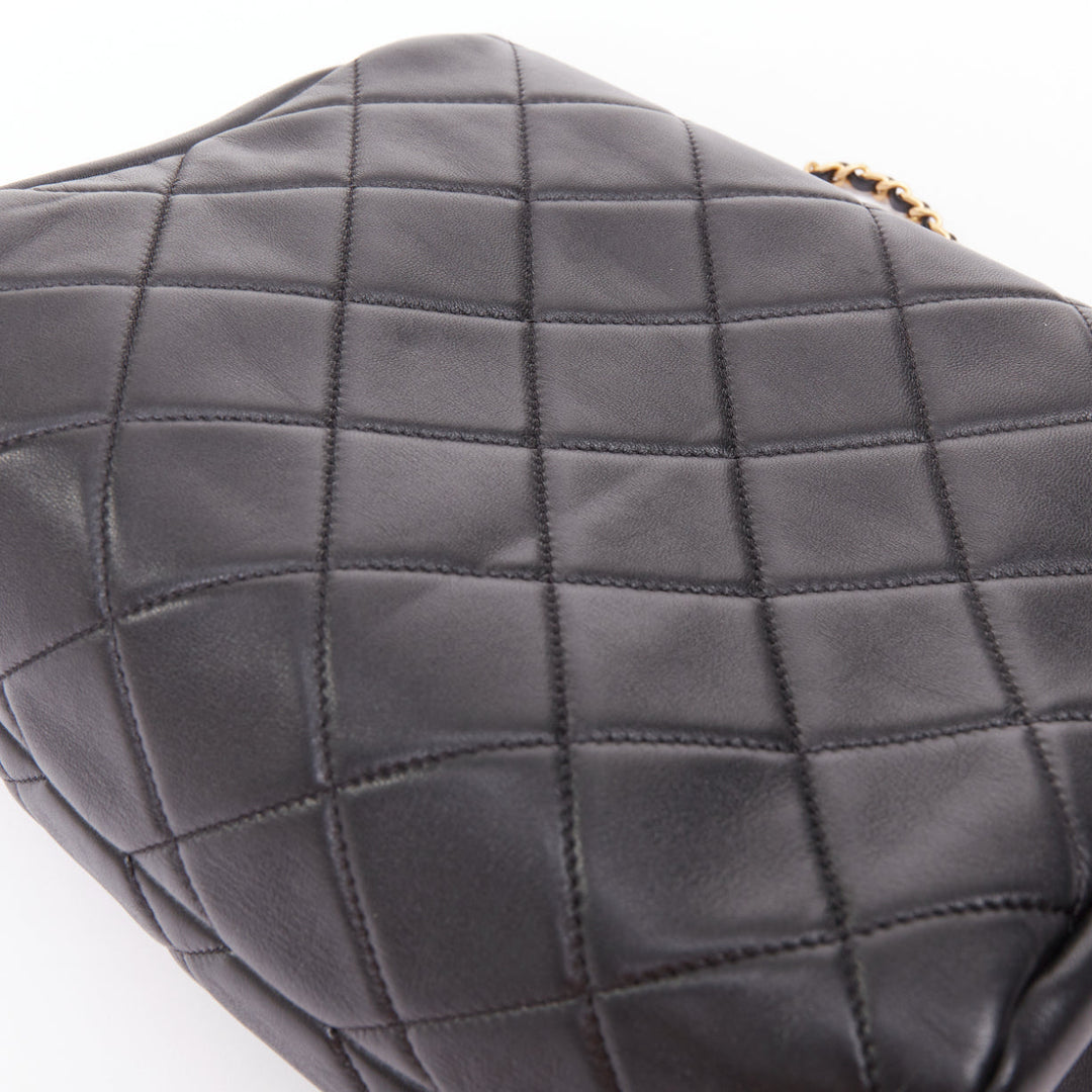 CHANEL 2019 Runway black lambskin diamond quilted gold single side crossbody bag