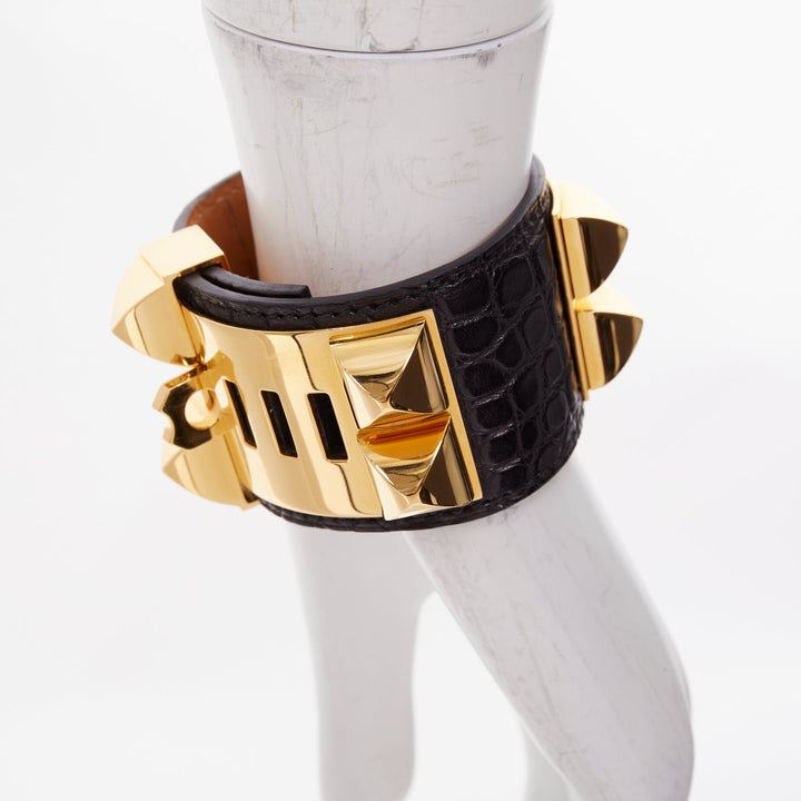 HERMES Collier de Chien black matte scaled leather gold hardware cuff bracelet