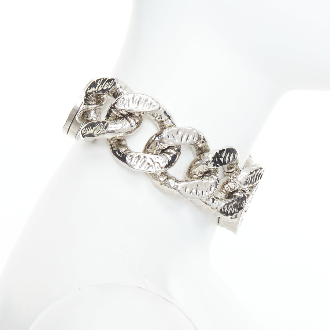 rare GUCCI 2023 Runway GG logo textured silver tone brass curb chain necklace