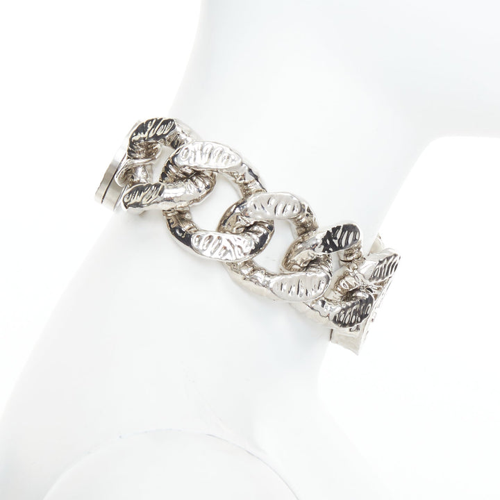 rare GUCCI 2023 Runway GG logo textured silver tone brass curb chain necklace