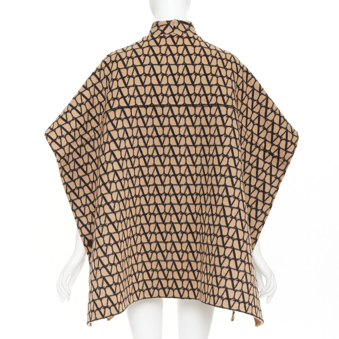 VALENTINO 2023 Runway Toile Iconographe reversible wool cape jacket IT38