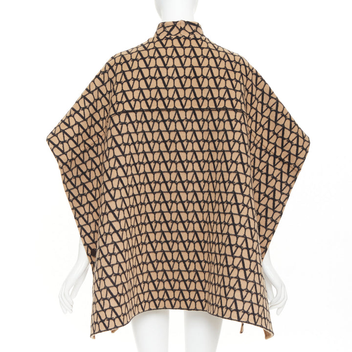 VALENTINO 2023 Runway Toile Iconographe reversible wool cape jacket IT38
