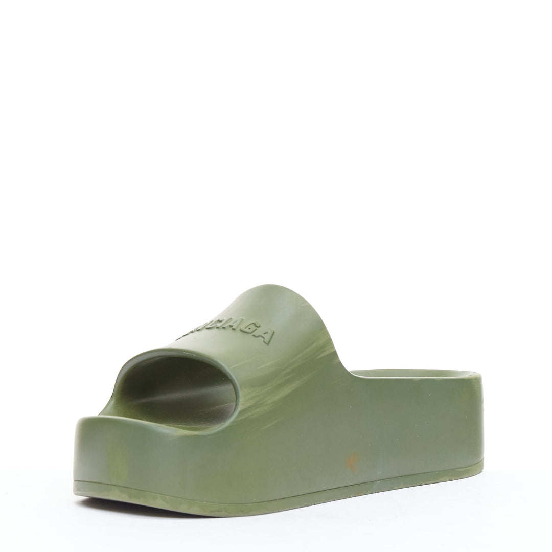 BALENCIAGA Chunky green debossed logo rubber platform pool slides EU36