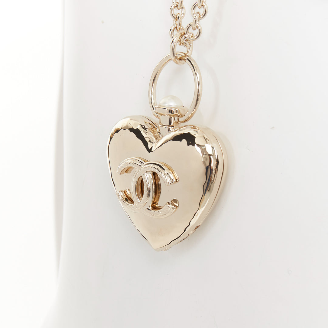 CHANEL B22C AB7531 Giant Heart Locket gold plated CC locket long chain necklace