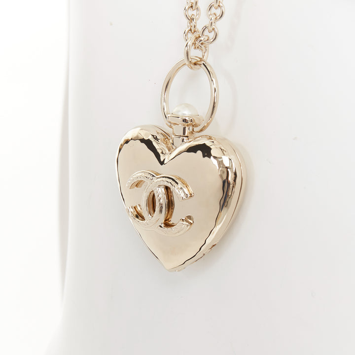 CHANEL B22C AB7531 Giant Heart Locket gold plated CC locket long chain necklace