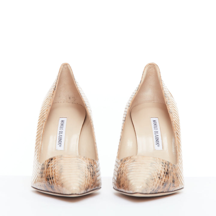 MANOLO BLAHNIK nude coated scaled leather slim heel pumps EU39