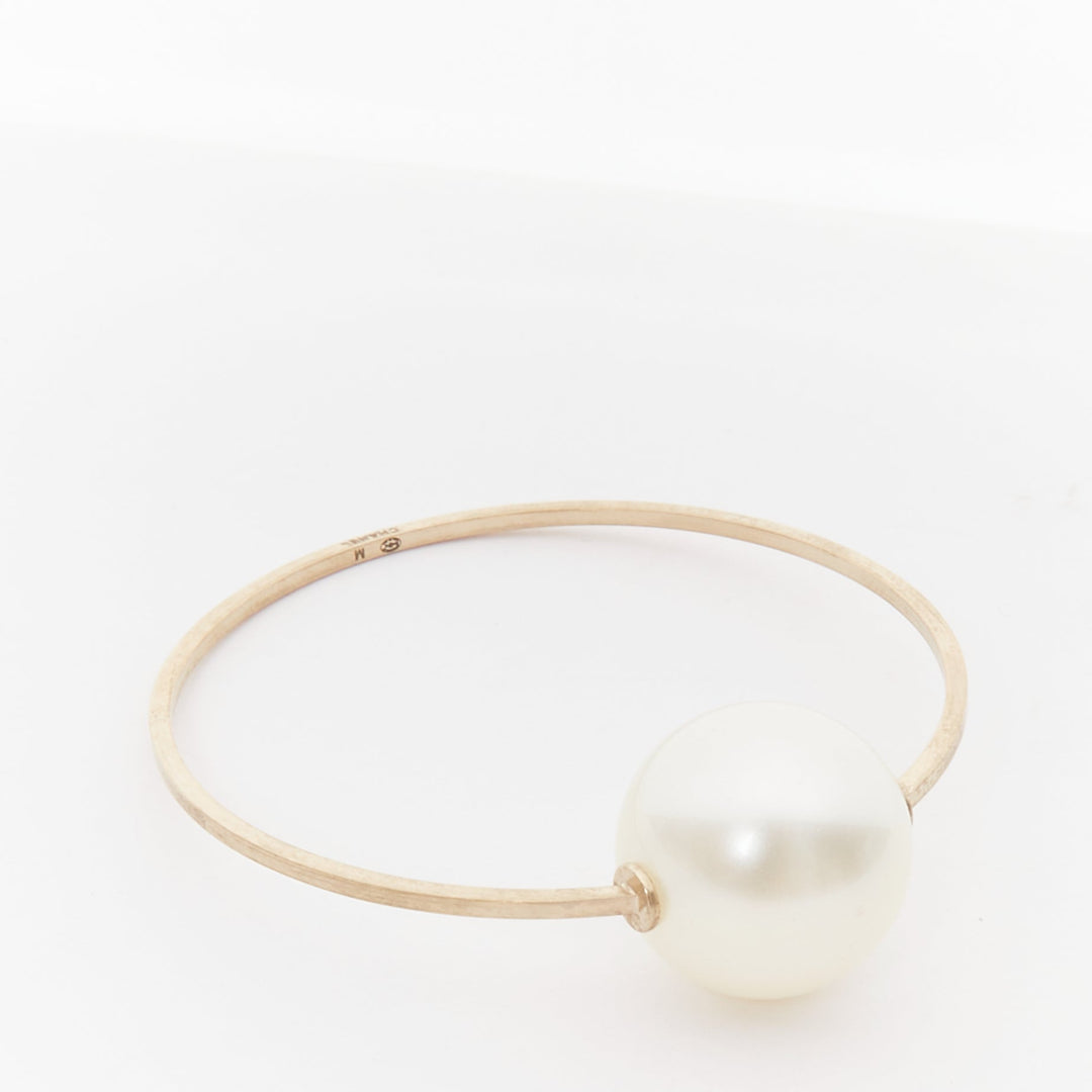 CHANEL 14S Runway Orbital large XL pearl CC logo gold metal bangle M