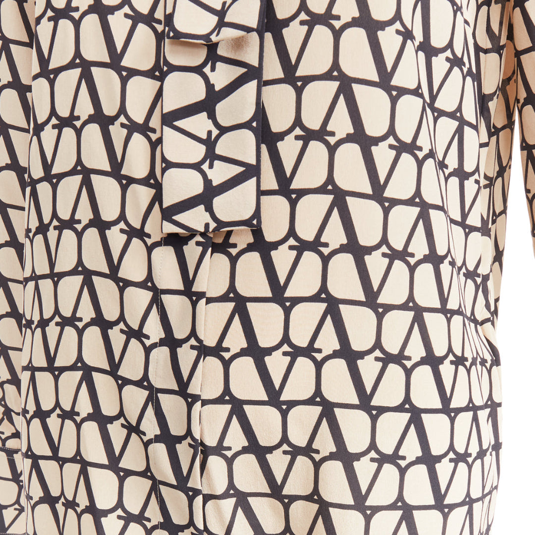 VALENTINO Iconographe Toile crepe de chine silk print tie blouse IT38 XS