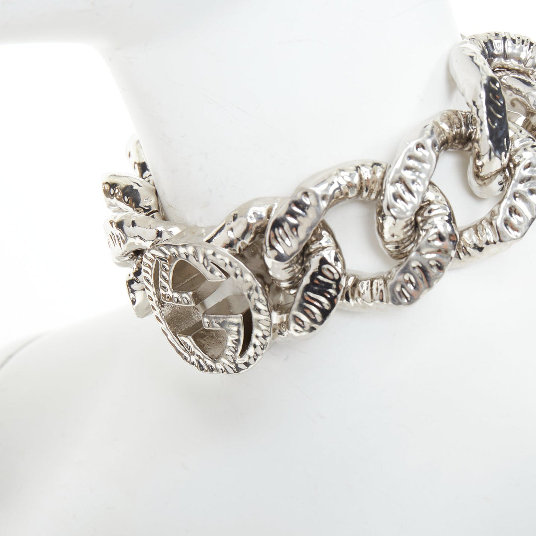 rare GUCCI 2023 Runway GG logo textured silver tone brass curb chain necklace