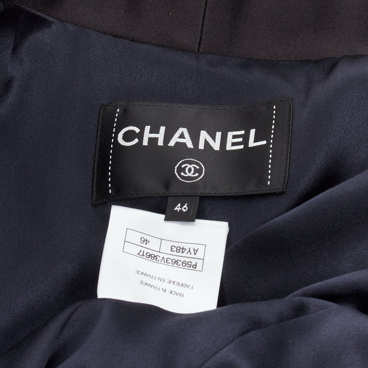 Runway CHANEL 18A Paris Hamburg Metier D'art navy velvet tuxedo blazer FR46