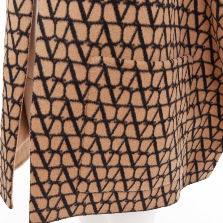 VALENTINO 2023 Runway Toile Iconographe reversible wool cape jacket IT38