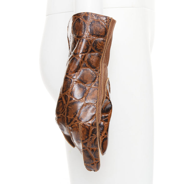 rare BOTTEGA VENETA brown croc-embossed buff calfskin cashmere lined gloves Sz.8