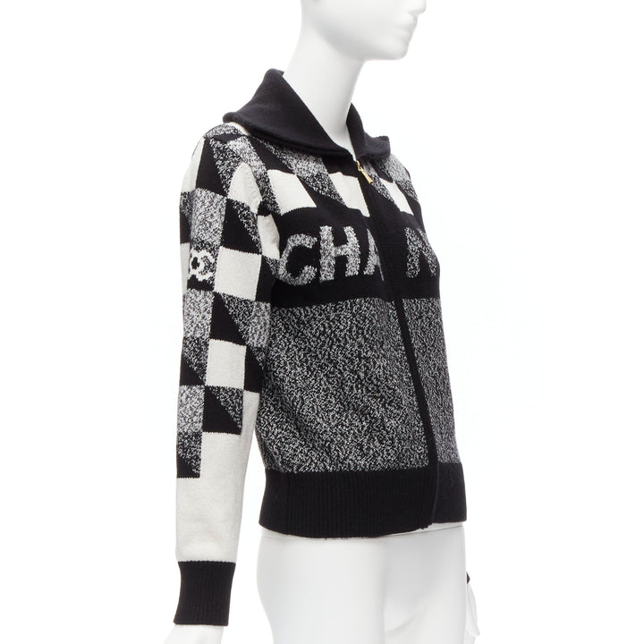 CHANEL 100% cashmere graphic CC logo black white cardigan FR34 XS