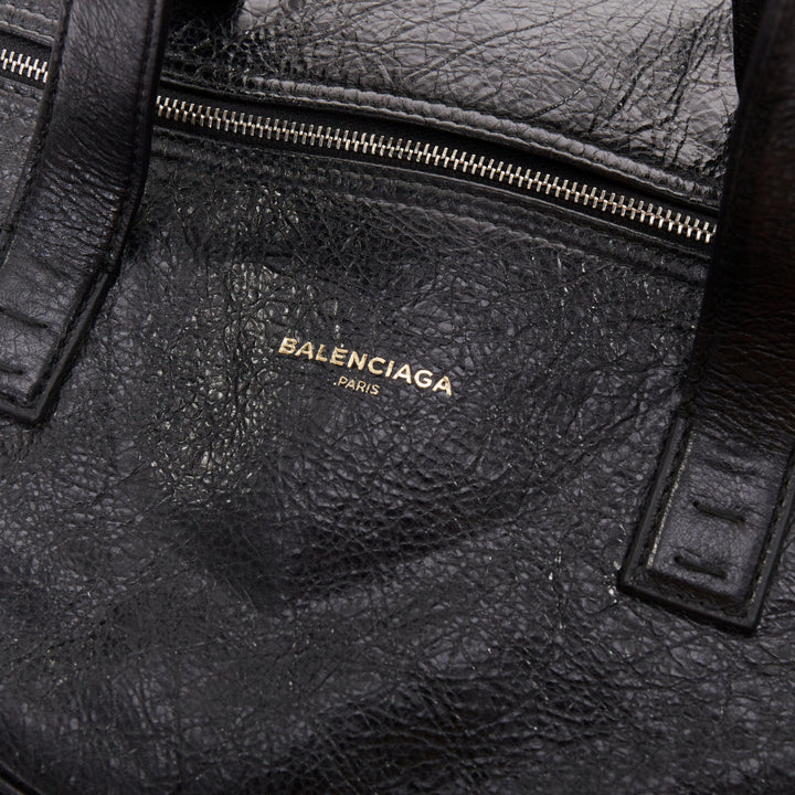BALENCIAGA 2017 Arena Round Air S Hobo black leather cylinder crossbody bag
