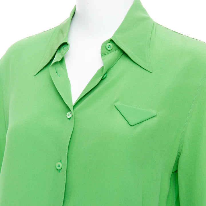 PRADA 2022 100% silk crepe de chine kelly green triangle logo shirt IT38