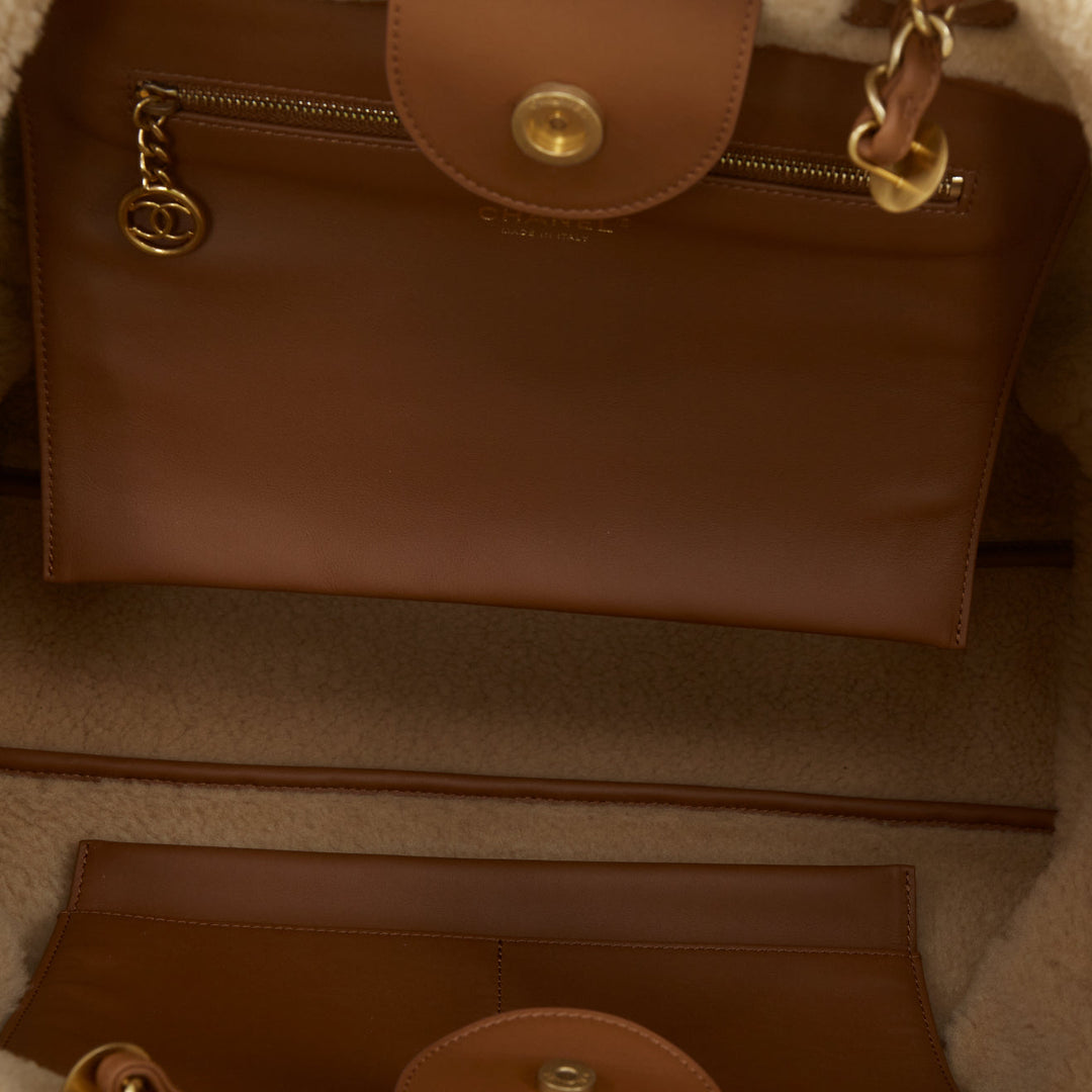 CHANEL 2024 Runway Deauville brown lambskin leather teddy shearling tote bag
