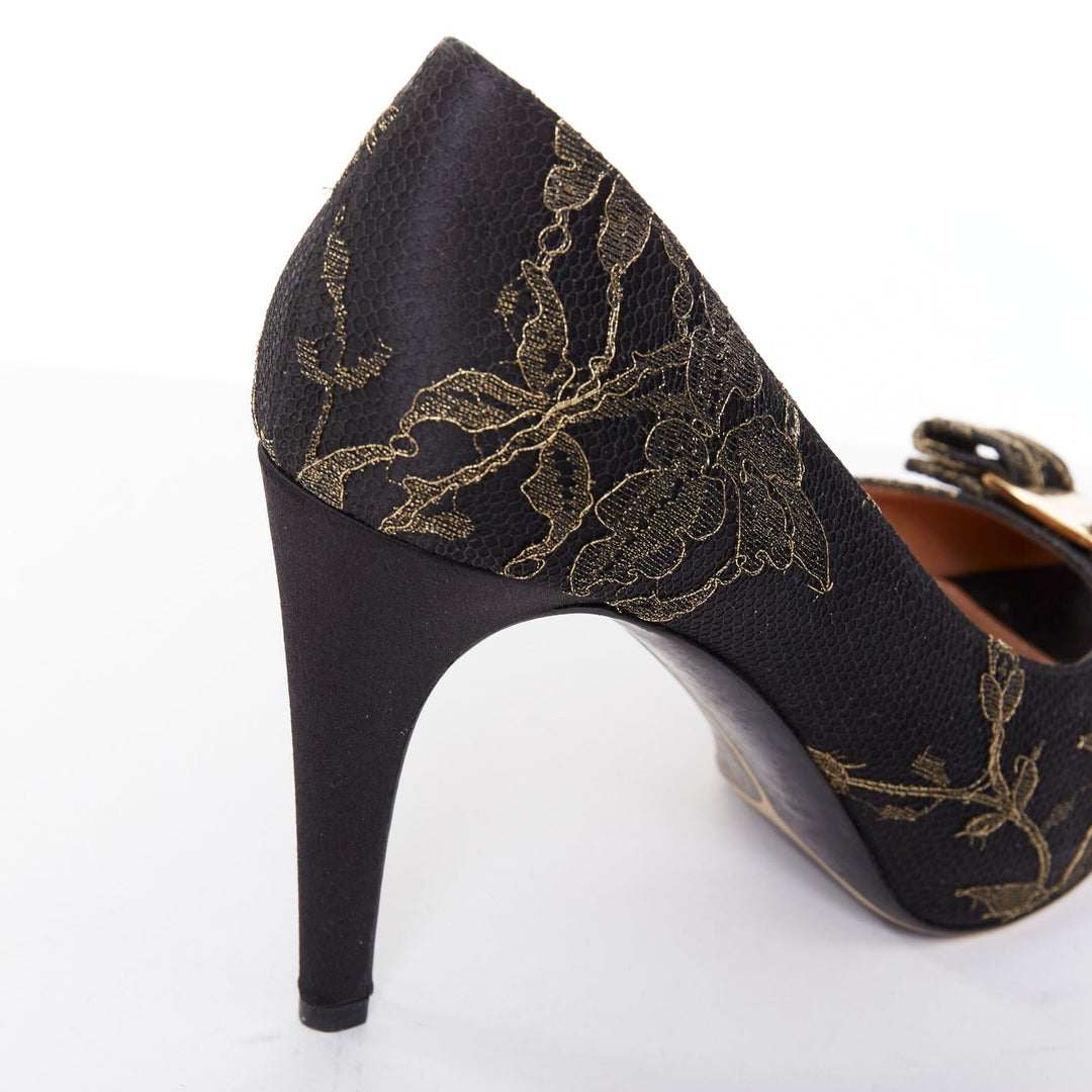 SALVATORE FERRAGAMO Teodora black gold lace Vera bow peep toe pumps Size.8