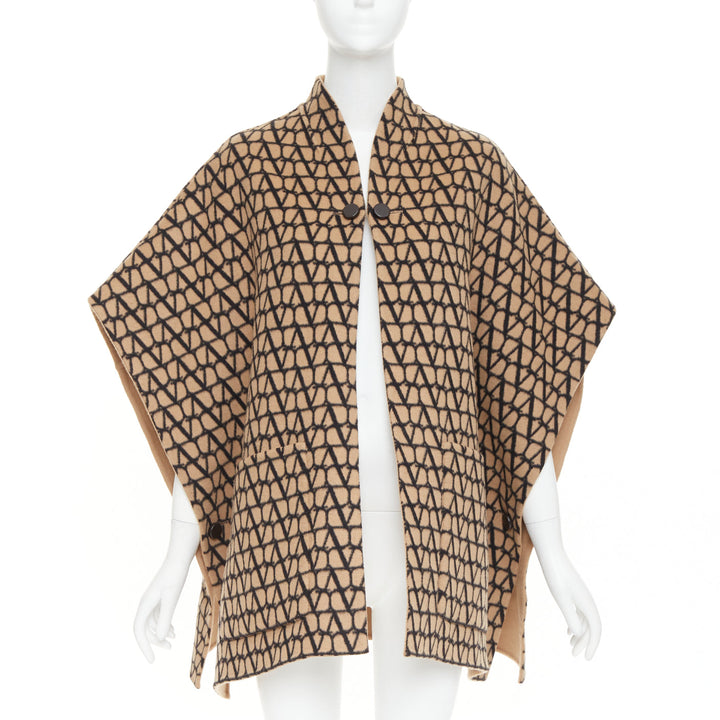 VALENTINO 2023 Runway Toile Iconographe reversible wool cape jacket IT38